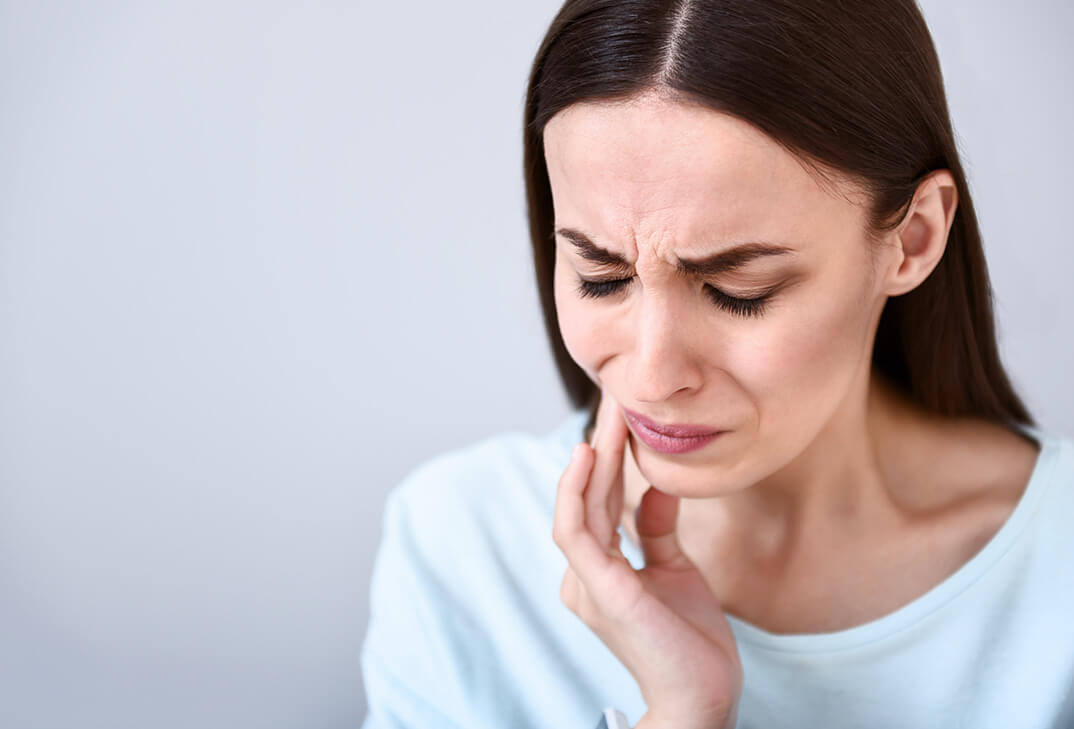 woman with dental pain