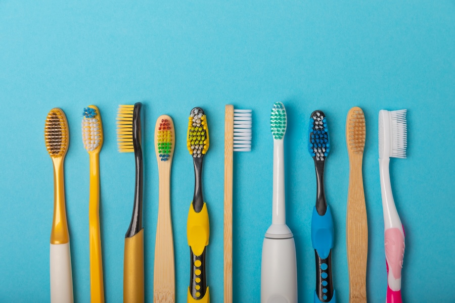 image of multiple toothbrushes for toothbrush travel tips article